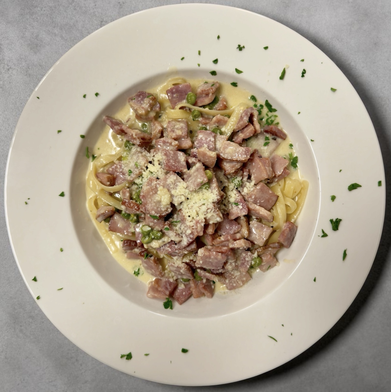 Fettucine with prosciutto and panna sauce
