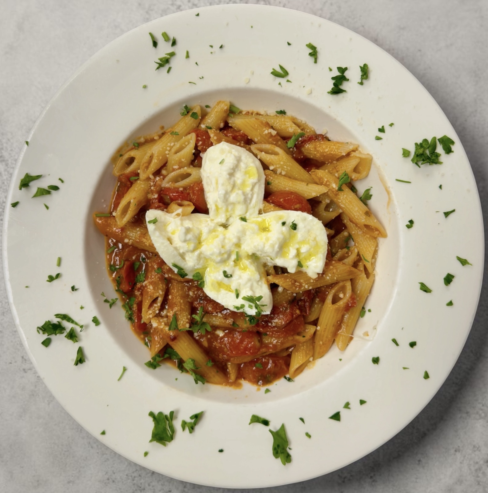 Penne pomodori with cherry tomatoes and burrata